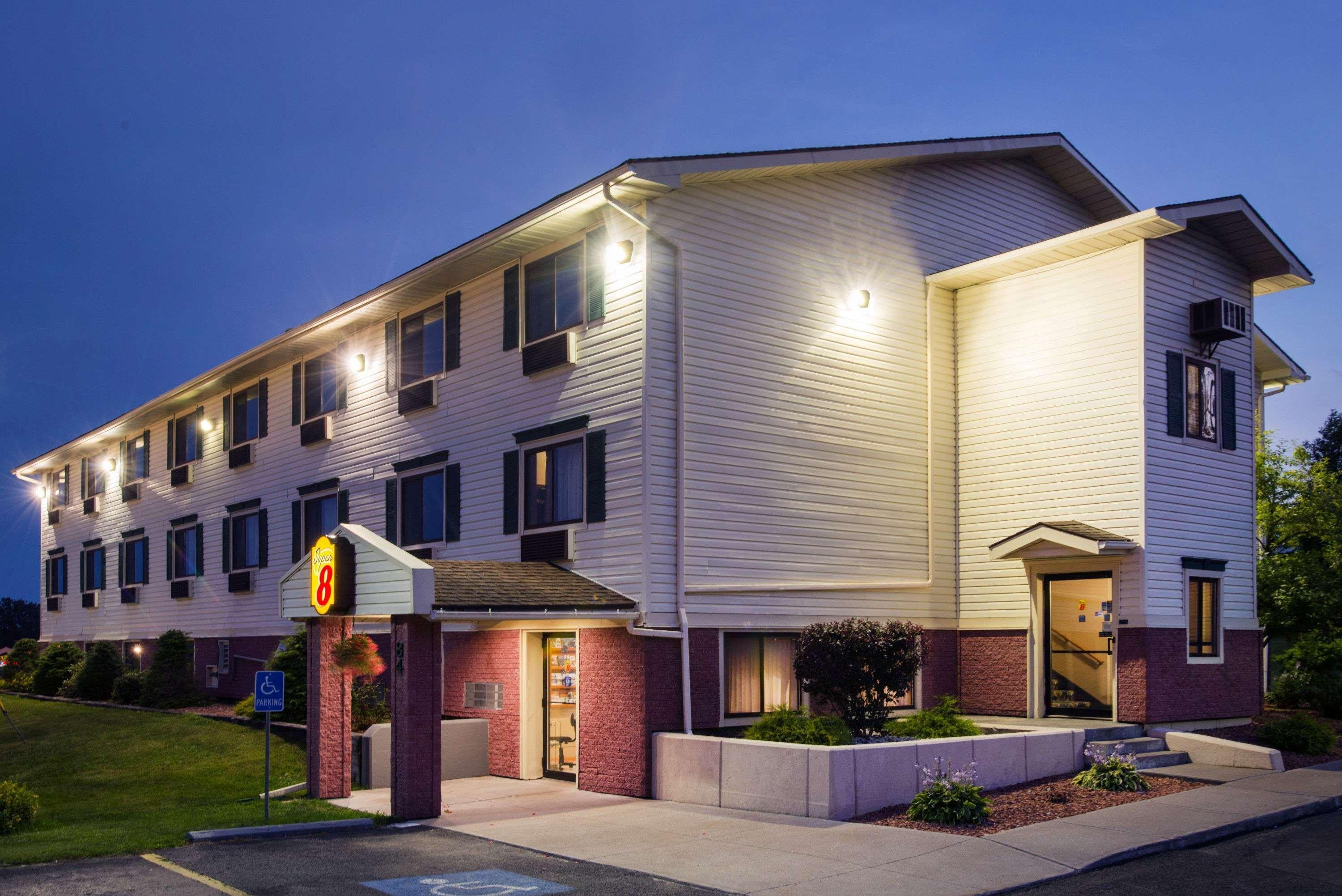Super 8 By Wyndham Massena Ny Exterior foto