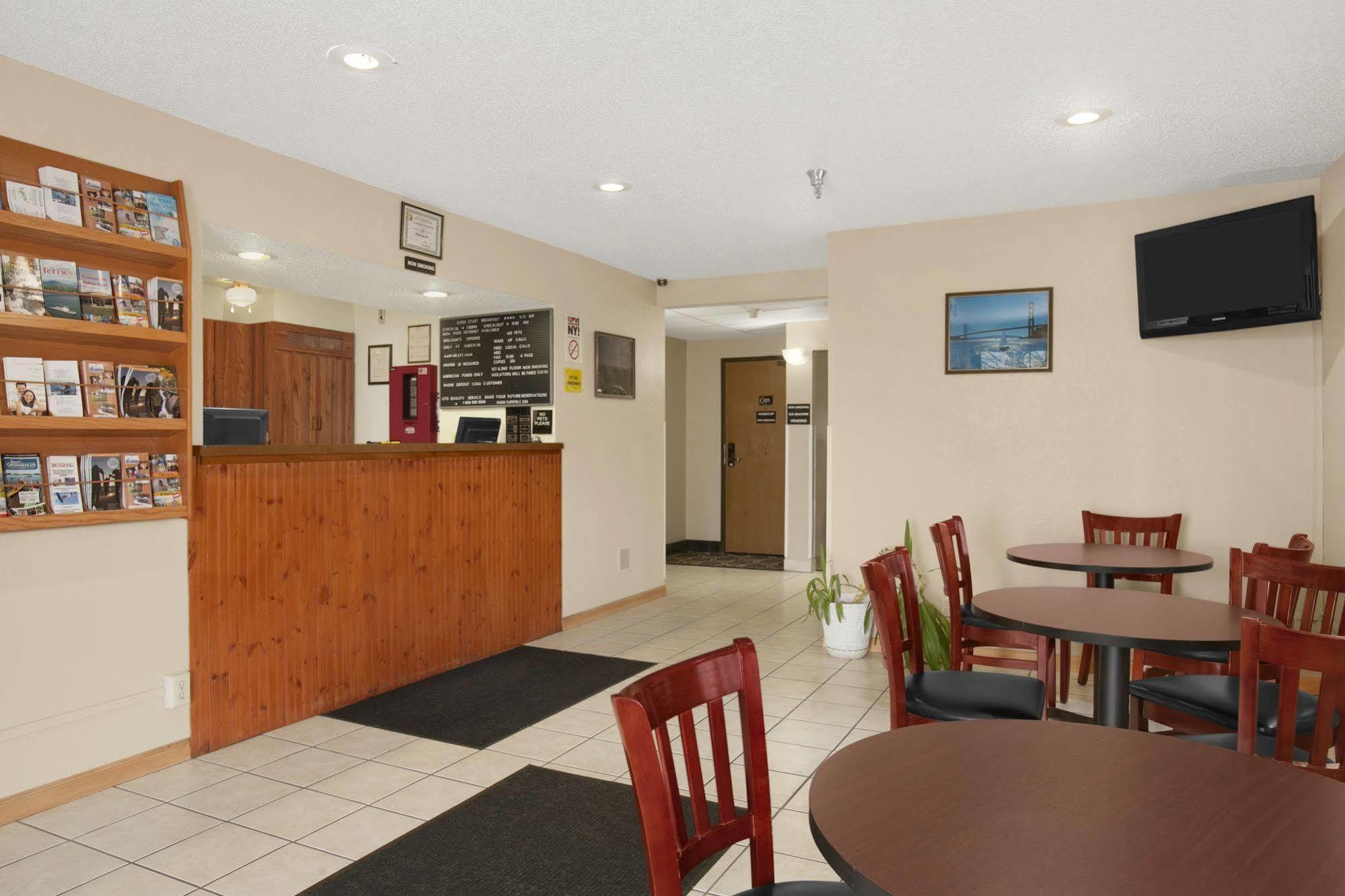 Super 8 By Wyndham Massena Ny Exterior foto